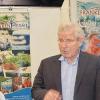 Zufrieden mit dem Verlauf der Freizeitmesse: Monika Mell von Mellenheim (links) und Anica Juch von der Bad Königshöfer Kurverwaltung und Haßberge-Tourismuschef Gerhard Schmidt. ALOIS WOHLFAHRT