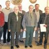 Versammlung bei den Hofheimer Jägern: (von links) 2. Vorsitzender Kai Niklaus, Albin Hepp, Walter Bieber, Helmut Stößel, Max Blenk, Urban Back, Erhard Helmreich und Vorsitzender Elmar Brückner.