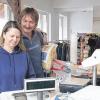 Die Vorbereitungen laufen: Etliche Regale, Borde und Kleiderständer sind schon bestückt, aber noch klingelt die Kasse nicht in dem Geschäft für Insolvenzwaren, das Richard Diel und seine Frau Alice im ehemaligen Möbelhaus Rüttger in Eußenheim einrichten. Bis zum geplanten Eröffnungstermin am 13. März haben die beiden noch alle Hände voll zu tun.