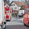 (hf)   Glücklicherweise nur geringer Sachschaden entstand am Freitagnachmittag in einem Wohnhaus in Herbstadt. Dort war nach ersten Ermittlungen offensichtlich eine Lampe in Brand geraten und hatte daraufhin das Linoleum des Fußbodens in Brand gesetzt. Die Feuerwehren aus Herbstadt und Bad Königshofen konnten Schlimmeres verhindern. Vor Ort war auch der Rettungsdienst des BRK-Rhön-Grabfeld sowie die Organisatorische Einsatzleiterin aus Bad Neustadt.