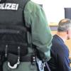 Bleibt auch nach Haftende im Knast: Geiselnehmer und Vergewaltiger Robert Kahl aus Aschaffenburg, bei dem das Landgericht Regensburg am Montag Sicherungsverwahrung anordnete.