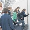 Einzug in den Container: Rund 300 Gymnasiasten zogen am Freitag Domizil in das Schul-Provisorium, in dem sie voraussichtlich bis Jahresende unterrichtet werden.