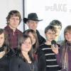 Verbreiten die Meinung der Schüler am AKG: Das Team vom Schulradio speAKG.fm mit Frank Beyhl (links) von Radio Gong und Lehrer Matthias Menz.