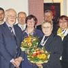 Verabschiedung: Vorstandsvorsitzender Helmut Kraft, Dieter Hechelmann (Bereichsleiter Servicebank), Matthias Groetsch (Teilmarktleiter), Herbert Herrmann (Privatkundenberater), Oskar Weber (Betriebsratsvorsitzender), Ingrid Herrmann (Ehefrau von Herbert Herrmann), Luitgard Hepp (Bereich Unternehmensservice), Direktor Heribert Imhof (stellvertretender Vorstandsvorsitzender), Marianne Christl (Personalleiterin), Direktor Walter Löffler (Vorstand) und Hermann Urlaub (Bereichsleiter Unternehmensservice).