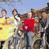 Landkreisübergreifender Radelspaß: Ein reichhaltiges Programm für den sechsten „Radelspaß im Werntal“ am Sonntag, 25. April, stellten in Bergrheinfeld vor: (von links) Kornelia Winkler (Tourismus Main-Spessart), Tanja Dannhäuser (Tourist-Information Schweinfurt 360 Grad), Bürgermeister Peter Neubert und Eva Braksiek (Allianz Oberes Werntal).