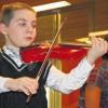 Früh übt sich: Daniel Weber von der Richard-Trunk-Musikschule in Tauberbischofsheim spielte als einer der jüngsten Preisträger ein Menuett von Bach.