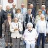 (may)   Zu einem Klassentreffen fanden sich die ehemaligen Schülerinnen und Schüler der Geburtsjahrgänge 1930/31 zusammen. Sie trafen sich in der Gaststätte „Mainterrasse“ zu einem Gedankenaustausch. Nach einer Besichtigung des Heimatmuseums und einem Gottesdienstbesuch klang der Tag in der Wallburg-Gaststätte aus. Tags darauf stand ein Empfang bei Bürgermeister Michael Ziegler (rechts) auf dem Programm. Dann ging es zum Friedhof. Das Mittagessen im Gasthaus „Weißes Kreuz“ war der Abschluss. Indes: Lange ist die gemeinsame Schulzeit zwar her, doch die Erinnerungen sind noch lebendig. Walter Weinig (Dritter von rechts) etwa erinnerte sich, dass er immer als Letzter zur Schule kam. „Wenn der Walter da war, ging die Schule los“, bestätigten die Klassenkameraden.