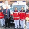 (tbo)   Der Arbeiter-Samariter-Bund (ASB) Schweinfurt hat einen von insgesamt 30 neuen Krankentransportwagen bekommen, die komplett aus Landesmitteln finanziert wurden. Der bayerische Innenminister Joachim Herrmann übergab den Wagen in Eichstätt an eine fünfköpfige Delegation des Schweinfurter ASB. In dem neuen VW können künftig zwei Patienten liegend gleichzeitig transportiert werden; den Helfern stehen modernste Instrumentarien der Diagnostik, Beatmung und Kreislaufstabilisierung zur Verfügung. „Das neue Fahrzeug stellt für uns natürlich eine immense Unterstützung in den Bereichen Krankentransport und Katastrophenschutz dar“, zeigt sich Jochen Löser, Rettungsdienstleiter des ASB in Schweinfurt, erfreut. Im Bild von links: Bernhard Grau, Stefan Fuchs, Innenminister Joachim Herrmann, Sebastian Wetzel, Dieter Neugebauer und Christian Buszko.