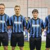 (yvv)   Fußball-Landesligist TuS Frammersbach startet mit vier Neuzugängen sowie einer Verstärkung aus der eigenen Jugend in die am 24. Juli mit einem Auswärtsspiel in Hollfeld beginnenden Saison. Zwei der fünf Neuen haben Brüder, die bereits das Frammersbacher Trikot tragen. So kommt Keeper Tobias Fischer vom Kreisligisten SG Burgsinn, dessen Bruder Markus bereits Torhüter der ersten Mannschaft ist. Auch der jüngere Bruder von Andreas Genheimer wird künftig beim TuS spielen. Julian Genheimer, zuletzt Offensivspieler der U 19 des SV Sendelbach/Steinbach, hat sich den Frammersbachern angeschlossen. Zudem kommt mit Florian Dietrich ein defensiver Mittelfeldspieler von der SG Flörsbachtal. Ferner rückt David Korn vom eigenen Nachwuchs in den Landesliga-Kader. Und schließlich stößt Alexander Staub vom TSV Partenstein zum TuS Frammersbach. Trainer Alexander Kirsch (links) setzte seine Neuen (weiter von links) David Korn, Alexander Staub, Florian Dietrich, Julian Genheimer und Tobias Fischer allesamt im Testspiel am Sonntag gegen den Drittligisten Kickers Offenbach (0:8) ein.