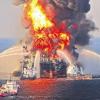 Löschversuche vor dem Untergang: Die Ölbohrinsel „Deepwater Horizon“ im Golf von Mexiko ist im Meer versunken.