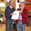 Dirk Hönerlage (links) und Hermann Liebig strahlen: In der Schmuckecke soll ein Stehcafe eingerichtet werden.