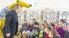 Hein Blöd und Bernhard Lassahn: Begeistert waren die Kinder von der Autorenbegegnung in der Stadtbücherei.