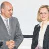 Auf Wiedersehen: Bürgermeister Paul Kruck verabschiedete Silvia Meintzinger-Gaul aus dem Stadtrat von Karlstadt.