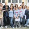 (lu)   22 Schüler des College Lis Isclo d'Or aus Pierrelatte aus dem Distrikt Tricastin/Frankreich, das mit dem Friedrich-Rückert-Gymnasium (Ebern) eine Partnerschaft unterhält, hielten sich für eine Woche, vom 26. April bis zum 3. Mai, in Ebern auf. Die Schüler im Alter von 12 bis 14 Jahren besuchten am Freitag, 30. April, in Begleitung ihrer Betreuer Pascal Germain, Ute Piet und Adeline Bosc sowie Katja Hennig vom Friedrich-Rückert-Gymnasium das Landratsamt in Haßfurt, wo ihnen Oberregierungsrätin Carolin Mehringer-Räth die Aufgaben und Funktionen der Behörde und des Landkreises Haßberge erklärte. Während ihres Aufenthalts waren die französischen Gäste in den Familien ihrer Schulpartner untergebracht und besuchten teilweise den Schulunterricht am Eberner Gymnasium. Auf dem Programm standen außerdem Ausflüge nach Würzburg, Bamberg und Nürnberg sowie eine Besichtigung von Königsberg und Zeil im Rahmen einer Landkreisfahrt. Zuvor hatte sich bereits vom 20. bis 27. März eine Gruppe Eberner Gymnasiasten in Pierrelatte aufgehalten. Dieser Schüleraustausch besteht seit dem Schuljahr 1978/79 und wurde bis jetzt 31-mal durchgeführt. Für die Organisation zeichnen auf deutscher Seite die Lehrer Katja Hennig und Heinz Bauerfeind verantwortlich.