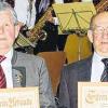 Zu Ehrenmitgliedern ernannt: Albin Beck (links) und Karl Klüspies, die seit 60 Jahren musizieren.