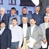 Silber und Gold mit Brillanten für verdienstvolles Wirken im TuS Frammersbach: BLSV-Kreisvorsitzender Karlheinz Hübner zeichnete mit Elisabeth Kessler, der Zweiten TuS-Vorsitzenden und “Quotenfrau“ unter den Geehrten, und Vereinschef Theo Anderlohr (vorne von links) Mitglieder für 15, 20, 25, 30, 35 und 40 Jahre Ehrenamt aus.
