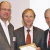 Bei der Preisübergabe: Julius Mihm (Baubürgermeister Schwäbisch Gmünd und Laudator des Otto-Borst-Preises 2010), Baureferent Jochen Müller, Jürgen Ziegler, Oberbürgermeister der Stadt Esslingen und Erster Vorsitzender der Arbeitsgemeinschaft „Die alte Stadt“).