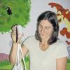 Hebamme im Einsatz: Christine Gröschel wiegt den zwölf Tage alten Luca.