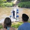 Trockenen Fußes übers Hochwasser: Dieser 20 Meter lange, variable Jet-Float-Steg des THW Marktheidenfeld wurde vergangenes Jahr angeschafft. Beim Fährenfest vergangenen Sonntag stellte ihn die Ortsgruppe der Bevölkerung vor.