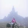 Es ist das Glücksgefühl, das ihn aufs Rad treibt: Walter Lauter, im Bild auf der Wasserkuppe, hat schon über 200 000 Kilometer auf Rennrad und Mountainbike zurückgelegt.