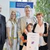 Eine Sache des guten Geschmacks: Bei der Preisverleihung zum Wettbewerb „Bayerische Küche 2010“ von links: Regierungspräsident Paul Beinhofer, die Fränkische Weinkönigin Melanie Unsleber, die Wirtsleute Norbert und Helga Schätzlein mit Tochter Lena vom Ochsenfurter Gasthaus Anker und der Bezirksvorsitzende des Hotel- und Gaststättenverbands, Michael Berghammer.