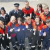 Gute Laune herrschte bei der Feuerwehr Hausen nach der bestandenen Jugendleistungsprüfung. Mit den Prüflingen (vorne, von links) Mareike Müller, Theresia Kiesel, Sara Metz, Lisa Metz und Maximilian Schneider freuten sich die Schiedsrichter und Ausbilder (hinten, von links): Harald Albert, Christine Rausch, Steffen Kiesel, Martin Müller, Alexandra Müller, Sven Schöniger und Jochen Nürnberger.