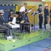 Nicht nur ein Ohrenschmaus: Die Big Band der Karlstadter Johann-Rudolph-Glauber Realschule stellte sich auch optisch mit entsprechenden „Schiebermützen“ und Hüten auf die letzten Jahrzehnte ein.