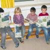 Pfiffikus fasziniert: Im Rahmen ihrer Leseaktionen beschäftigten sich die Kinder der schulvorbereitenden Einrichtung der Irena Sendler Schule in Bischofsheim mit der Kinderzeitung der Main-Post.