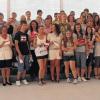 Bestaunten den „Feuervogel“: Lehrer und Schüler vom Friedrich-List-Gymnasium in Gemünden und dem Loyola-Gymnasium im Kosovo.