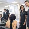 (akm)   Ein neues Friseur und Kosmetikstudio „La Piel Hair & Beauty“ hat in der Rittergasse 5b eröffnet. Die Geschäftsführerin und Kosmetikerin Diana Dyer (Mitte) bietet in ihrem Salon neben einem Friseur auch Spa- und Beautybehandlungen an. Für Haarfarben und Kosmetik werden ausschließlich hochwertige Naturprodukte verwendet. Spezielle Workshops zu Themen wie Make-up und Styling kann man nach Anmeldung auch besuchen.  Im Bild bei der Eröffnung von links Friseurmeisterin Kerstin Heck (im Spiegel), Geschäftsinhaberin Diana Dyer und Oberbürgermeister Sebastian Remelé.