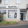 (ch)   Gerlinde Porzelt eröffnete im Februar 1985 in der Ludwigstrasse in Lohr die „Apotheke am Oberen Tor" in einem denkmalgeschützten Haus neben dem Reisebüro Panter. 1994 nutzte sie die Gelegenheit, in das neue Ärztehaus in der Ignatius-Taschner-Straße 9 am Parkdeck umzuziehen. Dort konnte sie die Apotheke vergrößern und hatte endlich eigene Parkplätze. Da sie den Namen aus  rechtlichen Gründen nicht mitnehmen konnte, wurde der Name in „Valentinus-Apotheke“ umbenannt. Zum Apothekenteam gehören: Gerlinde Porzelt, Inhaberin; Johanna Marsch, Apothekerin (24 Jahre Betriebszugehörigkeit); Barbara Ullrich, Pta (25); Birgit Kunkel, Pta (10) und Yvonne Panzer, Pta (3) Klammer bedeutet Betriebszugehörigkeit.