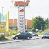 Einigen Stadträten zu gefährlich: Die Einfahrt zum Marktkauf-Parkplatz, so nahe am Kreisel ohne separate Einfahrtsspur.
