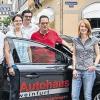 (hb)   Zum 18. Honky Tonk® Festival hatte das Honky Tonk® Team mit den Festivalpartnern DB Autohaus Schweinfurt, Neun7, Main-Post und TVtouring ein Gewinnspiel veranstaltet, bei dem drei VIP-Shuttles zu gewinnen waren. Die Gewinner wurden einen Abend lang mit Chauffeur zu Hause abgeholt, durften die VIP-Party besuchen und wurden von einem Honky Tonk® Lokal zum nächsten gefahren. Gewonnen haben Alexandra Hill (Gerolzhofen), Armin Fritsch (Obereuerheim) und Carolin Schneider. Im Bild von links: Ralf Bützow (DB Autohaus), Alexandra Hill, Ralf Hofmann (Veranstalter), Armin Fritsch und Carolin Schneider.