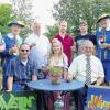 Es ist angerichtet: 41. Weinfest feiert Obervolkach; die Vorbereitung hat ein Team getroffen mit (hinten von links): Roman Jörg (Winzerverein), Landsknecht Michael Staudt, Karlheinz Steinl (Männergesangverein), Andre Münch (Karnevalsverein Obervolkach), Jonas Thaler Landjugend und Tobias Feuerbach (Feuerwehr) sowie (vorne): Manfred Krapf (SV), Weinprinzessin Hanna Thaler und Festleiter Manfred Krapp.