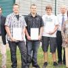 Die Besten:  Bei der Abschlussfeier der Edmund-Grom-Volksschule Hohenroth wurden die drei Schulbesen der Abschlussklasse ausgezeichnet. Das Bild zeigt (von links) Christian Nätscher, Hans Vogel, Johannes Mahlmeister, Lukas Stark, Rene Baumeister, Richard Knaier, Hedi Uebelacker und Rektor Gerhard Schubert.