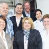 Auf „Irlandreise“: Die Gewinner der „Kulinarischen Reise“ in Frammersbach mit den Veranstaltern (vorne von links) Beate Gerlach, Tanja Schopf-Jost, Marion Amrhein; dahinter (von links) Hermann Gerlach, Peter Jost, Gerd Reichert und Verena Amrhein.
