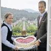 Hochzeitstorte in Herzform: Die können sich Brautpaare im Staatsbad selbst gestalten oder von Julia und Constantin von Deines im Dorint servieren lassen. Ab sofort sind der Kuppelsaal im Dorint, der Kursaal und das Logenzimmer im Fürstenhof (Balkon im Bild) Trauungsräume.