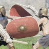 Brot und Spiele: Studenten beim Gladiatorentraining nahe Wien. 20 junge Männer von der Universität Regensburg wollen so der Wahrheit über das Leben im alten Rom ein bisschen näherkommen.DPA