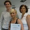 Im Eliteprogramm: Friseurin Lisa Nestler aus Mellrichstadt (Mitte) mit Referent Matthias Scharf und Doris Ortlieb, Geschäftsführerin des Landesinnungsverbands des bayerischen Friseurhandwerks.