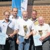 Siegerehrung: Die Gewinner des Kegelpokalturniers der Versbacher Vereine im Bild hinten von links: Jan Varna (Rochus-Bolzer) und Sportwart Harald Schömig; vorne von links: Dieter Schmutzler (Rochus-Bolzer), Abteilungsleiter André Köstner, Dieter Schamberger (Rochus-Bolzer), Bruno Mrosek (KAB) und Christian Hacker (Fußballer).