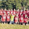 (rsf)   „Überraschend, aber verdient gewonnen“, so kommentierte der Sportbeauftragte der Gemeinde, Zweiter Bürgermeister Martin Oßwald, den Pokalsieg der SG Hausen beim Großgemeindepokal-Turnier im Fußball. Im Endspiel besiegten die Hausener klar die Mannschaft des TSV Schonungen mit 5:2 Toren. Die weiteren Plätze belegten DJK Marktsteinach, Spielgemeinschaft FC Bavaria/Sportfreunde Waldsachsen, TSV Forst, DJK Abersfeld und Spielgemeinschaft Reichmannshausen/Löffelsterz. Im Bild die erfolgreiche Mannschaft mit Dieter Herder, Vorsitzender der DJK Marktsteinach (Ausrichter), Zweiter Bürgermeister Martin Oßwald, Christian Aull, Marius Müller, Sven Kornetzki, Christian Beiersdörfer, Tobias Klüpfel, Dominik Schömburg, David Lindner, Christoph Stöcker, Florian Götzendörfer, Trainer Ernst Reimer, Holger Augsburger, Sakir Ceylan, Yahya Ceylan, Dündar Yildirim, Carsten Glücker, Denis Fischer, Julian Aull, Co-Trainer Edwin Augsburger und Manager Gerhard May. Zum Sieg gratulierte auch Bürgermeister Kilian Hartmann.