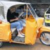 Blickfang beim Schraubertreff in Neuhütten: Der orangefarbene „Simson Duo“, Baujahr 1988, war als Krankenfahrstuhl in der DDR unterwegs, hinten ein Opel Manta A aus dem Jahr 1971.