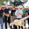 Holzhackerbuam in WM-Form: Stützpunktleiter Phillip Vielwerth (links) konnte das deutsche Nationalteam auf dem Stihl-Timbersports-Trainingsgelände in Stockheim begrüßen: Im Bild (von links) Robert Ebner, Ralf Dengler, Dirk Braun, Wolfgang Kraus und Stefan Stark.