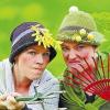 (one)   Das Comedy-Duo „Die Gartenkrallen“ aus Fulda stellen an diesem Samstag um 20 Uhr im Stockheimer Gemeindesaal ihr neues Programm „Schiff Ahoi“ vor. Die beiden sind an Bord eines superschrägen Kreuzfahrtschiffes und mischen von Passagier bis zum Kapitän alles auf. Sie agieren als Wellnesstrainerinnen, Moderatorinnen, Sängerinnen oder Vollblutanimateusen. Dazu mischen Giovanni und sein Riesenkänguru, Kosmetikfachverkäuferin Isabell, Frauenhasserin Mäggi und Gesangscoach Richie mit Supertalent Evelyn die Passagiere auf. Karten gibt es an der Abendkasse.