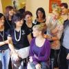 Weltmeisterin in Lohr: Brigitte Wildangel (Vierte von rechts) schulte am Montag im Friseursalon von Antonia Röder (Fünfte von links) in Lohr zehn junge Friseurinnen.