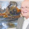 Retrospektive: Der Maler Emil Waldmann vor einem seiner Gemälde. Bis 19. September zu sehen im Kursaal in Bad Bocklet.