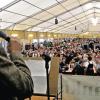 Unterfränkischer Bauerntag: Zu einer Stunde Politik nach vielen Stunden modernster Land- und Erntetechnik lud der Bezirkspräsident des Bayerischen Bauernverbands, Bernhard Weiler, im Rahmen des Fendt- und Saaten-Union-Feldtages auf dem Gut Wadenbrunn bei Kolitzheim die Zuhörer im voll besetzten Festzelt ein.