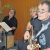Live-Premiere am Volkersberg: Der christliche Liedermacher Jonathan Böttcher (rechts) stellt sein neues Album „Himmelwärts“ vor.