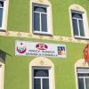 (lsl)  Unter dem bundesweiten Motto „Zusammen halten – Zukunft gewinnen“ lädt der Türkisch-Islamische Kulturverein alle Kitzinger in die Neue Moschee Kitzingen ein. Der Tag der offenen Moschee am Sonntag, 3. Oktober, bietet laut Pressemitteilung die Gelegenheit, einen Blick in die Moschee zu werfen, Muslime kennen zu lernen und ins Gespräch zu kommen. Der Vorsitzende des Kulturvereins, Yüksel Sari, und der Imam Mehmet Arslantas werden bei den stündlichen Führungen dabei sein. Der Tag der offenen Tür beginnt um 12 Uhr. Die Moschee befindet sich in der Oberen Neuen Gasse 11a in Etwashausen.