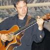 Das war Leidenschaft: der Gitarrenvirtuose Markus Segschneider aus Köln hatte bei seinem Konzert im Mehlingskeller die Gäste augenblicklich auf seiner Seite.